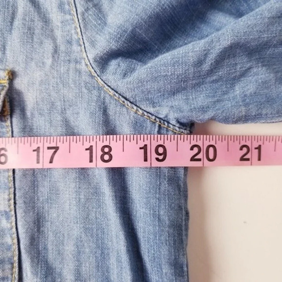 Urban Outfitters Women Medium BDG Blue Denim Studded‎ Button Down Shirt - Picture 10 of 13